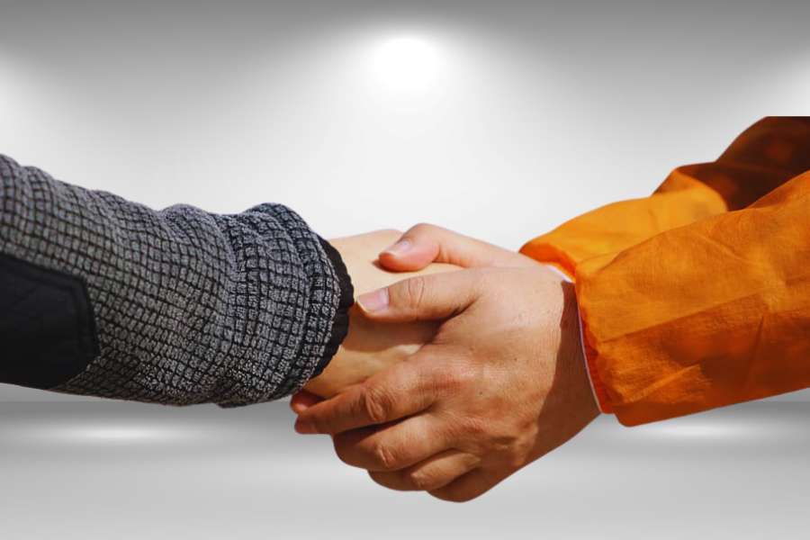 Why people adopt a Two-handed handshake Body Gesture